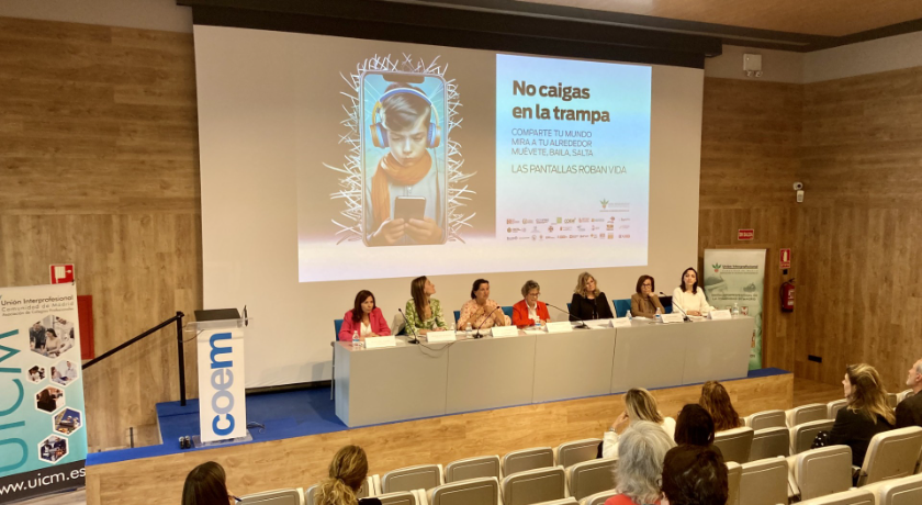Los profesionales sanitarios madrileños presentan una campaña para concienciar a la sociedad sobre el uso responsable de pantallas y móviles en niños, adolescentes y jóvenes 